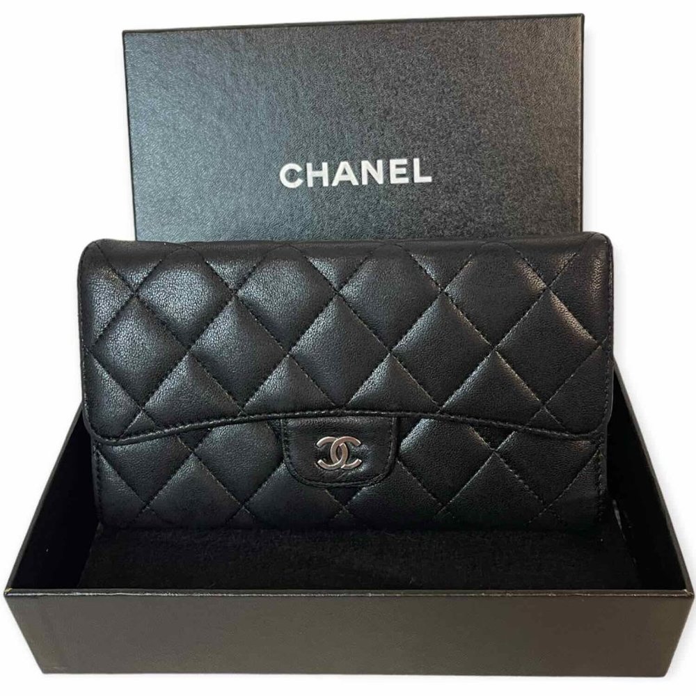 Chanel Wallet on a Chain Black CC